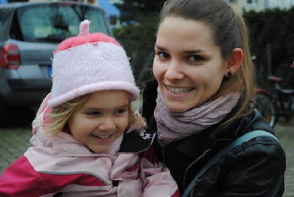 <b>Natalie Rinas</b> und Dorothée Haffner machen beides: Studium und Mutter sein. - 118339678-w-940