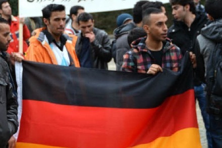 Flüchtlinge demonstrieren in Freiburg für Bearbeitung ihrer Asylanträge