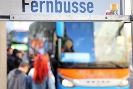 Polizei kontrolliert Fernbusse am Hauptbahnhof - und entdeckt etliche Ordnungswidrigkeiten