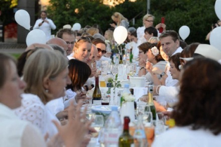 Dîner en blanc: Am 28. August kommt die weiße Outdoor-Party wieder nach Freiburg