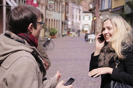 Video: Diese Freiburger haben das Handy-Verbot ignoriert - und mussten blechen