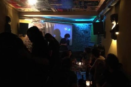 Metal Karaoke im Eimer: Wie fudders Nightlife-Guru enttarnt wurde und die kasachische Nationalhymne singen musste