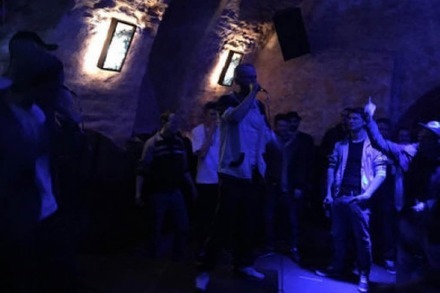 Kiffende Rapper, tighte Parts und blanke Penisse: So war Freiburgs erste Untergrund-Hiphop-Jam