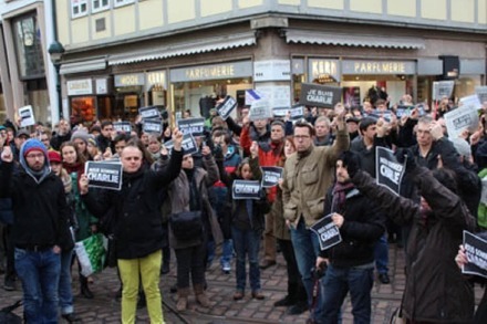 Video: Was die Freiburger zu dem Terroranschlag auf Charlie Hebdo sagen