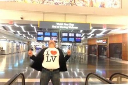 Video: All by myself im Flughafen