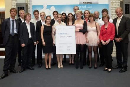 Seminarkurs des Wentzinger Gymnasium gewinnt bei "Jugend und Wirtschaft"