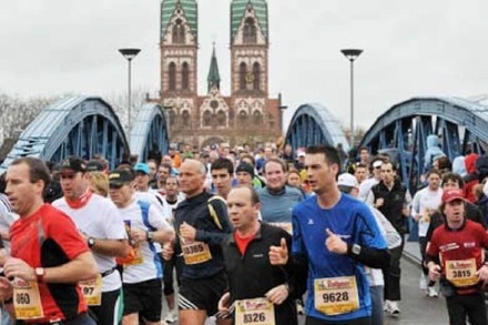 Video: Freiburg Marathon-Strecke im Zeitraffer