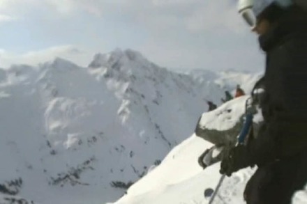 Video: Wie es ist, wenn man als Skifahrer von einer Lawine verschüttet wird
