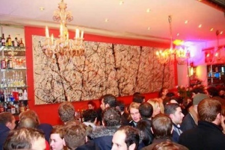Jackson Pollock Bar reduziert Partyprogramm