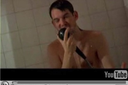 Sinatra-Karaoke unter der Dusche