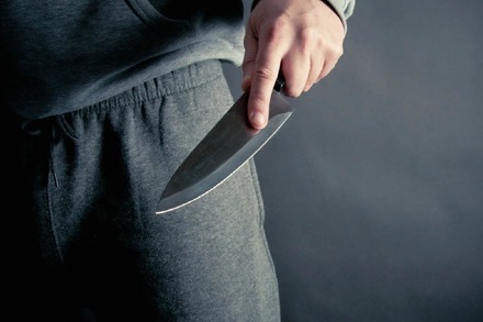 22-Jähriger soll Opfer mit dem Messer bedroht und zum Geldabheben gezwungen haben