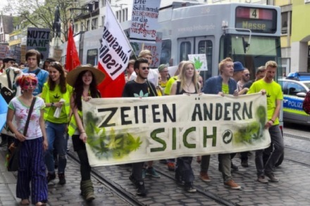 So demonstrierten rund 700 Freiburger am Samstag für freies Marihuana