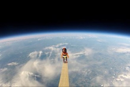 Video: Schweizer Schüler schicken einen Playmobil-Mann in die Stratosphäre