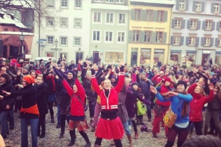 Foto-Galerie &amp; Mini-Videos: One Billion Rising-Demo auf dem Augustinerplatz