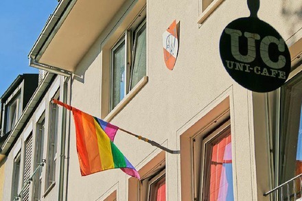 Studentenverbindung Neuenfels hisst zum CSD die Regenbogenfahne