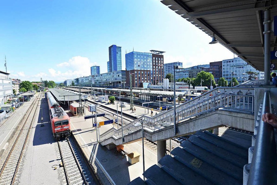Die Männer überfielen den 44-Jährigen am Westausgang des Freiburger Hauptbahnhof in der Wentzinger Straße. (Foto: Rita Eggstein)