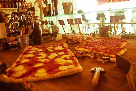 Neueröffnung: In der Beatzzeria gibt&#8217;s Pizza auf die Hand &#8211; wie in Italien