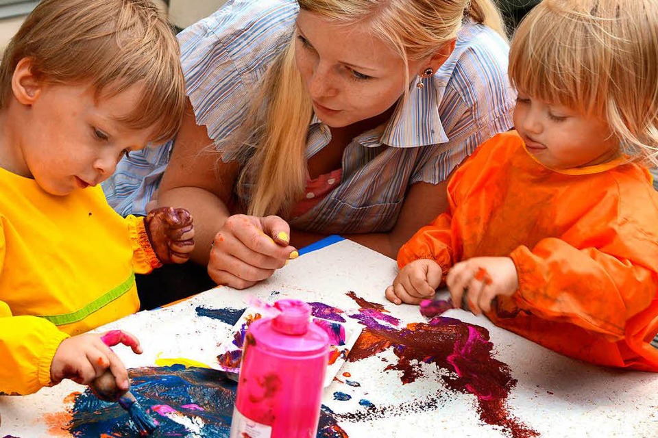 In die Welt der Farben abtauchen können Kinder im Augustinermuseum. (Foto: dpa)