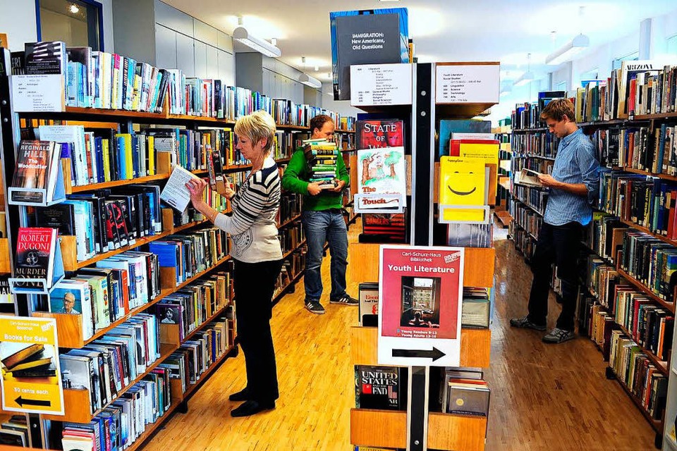 Die Bibliothek im Carl-Schurz-Haus hat die größte Auswahl an englisch-sprachigen Büchern und DVDs in Südbaden. (Foto: Thomas Kunz)