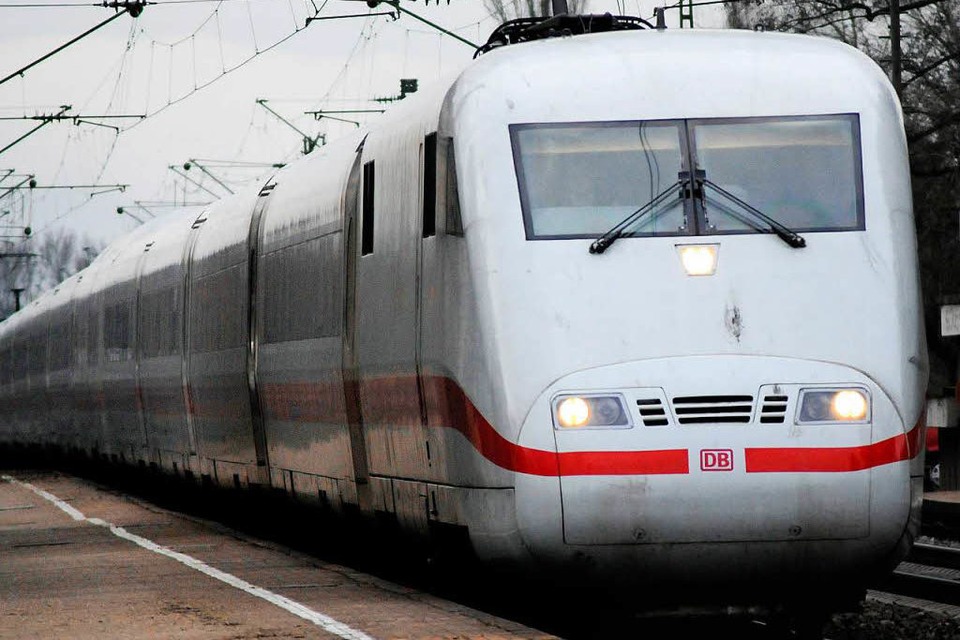Im Intercity Express von Basel nach Freiburg wurde eine Schwarzfahrerin zur Betrügerin, weil sie nach der Kontrolle ein Online-Ticket kaufte. (Foto: Siegfried Gollrad)