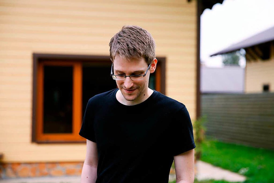 Edward Snowden in einer Szene des Dokumentarfilms &amp;#8222;Citizenfour&amp;#8220; (Foto: dpa)