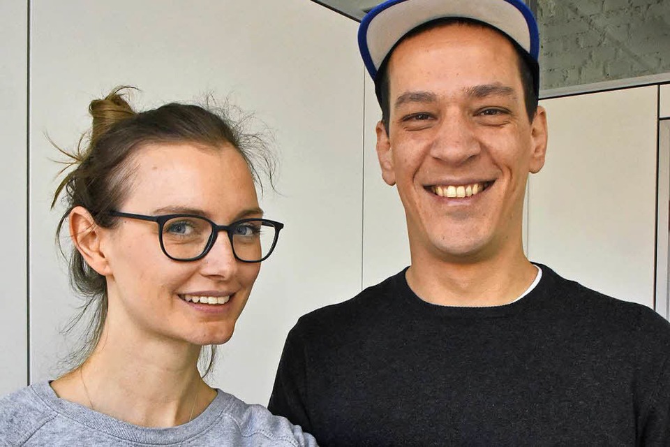 Das Freiburger Paar Corinna Rauer und Dschafar El Kassem haben schon 60 Stunden Filmmaterial gedreht &amp;#8211; für die Postproduktion und weitere Recherchen sammeln sie Geld mit Hilfe einer Crowdfunding-Kampagne. (Foto: Michael Bamberger)