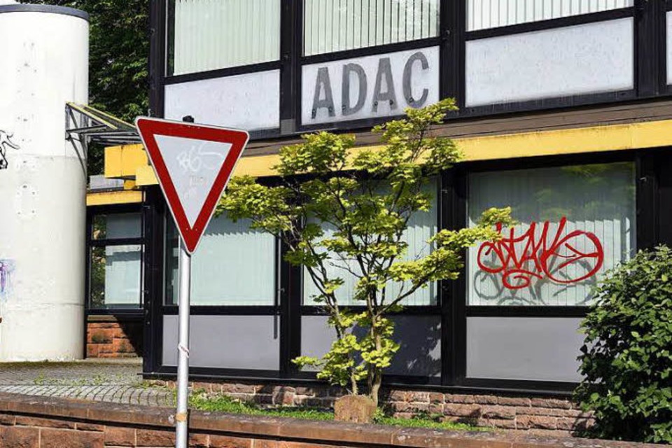 Vor fünf Jahren ist der ADAC ausgezogen, eine Zwischennutzung durch das Artik scheiterte. Nun soll es einen  neuen Mieter geben. (Foto: Thomas Kunz)