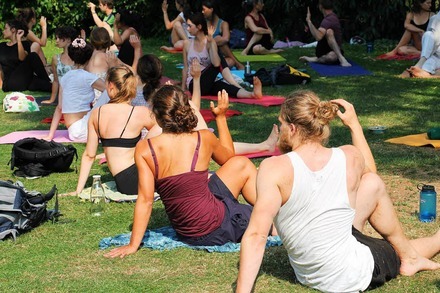 Donnerstag gibt&#8217;s Yoga im Stadtgarten von Sonnenauf- bis Sonnenuntergang