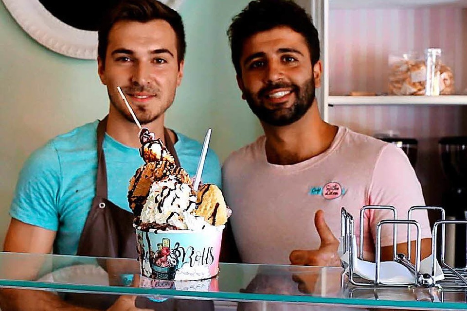 Die Könige der Ice Cream Rolls: Mahir und Kani Yali vom Café Süßes Leben in Freiburg. (Foto: Jack Antty)