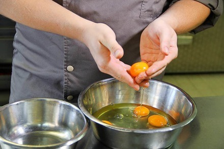 9 Tricks von einem Sternekoch, die Dir das Kochen erleichtern