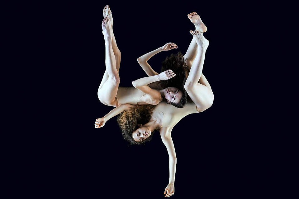 Szene aus dem Tanzstück &amp;#8222;Gravity&amp;#8220; (Foto: Jean-Claude Carbonne)