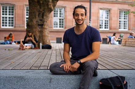 Syrer, 25 Jahre alt, Geflüchteter &#8211; und Theaterregisseur
