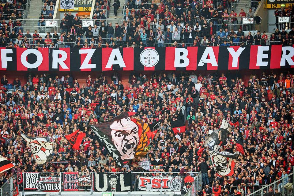 Ein Leverkusener Fan zeigte vor dem Spiel gegen den Sportclub am Sonntag den Hitlergruß und erhielt Stadionverbot. Symbolbild. (Foto: dpa)