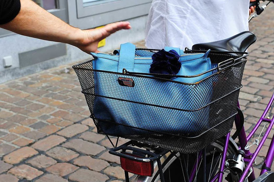 Diebe haben es oft auf Taschen in Fahrradkörben abgesehen. (Symbobild) (Foto: Ingo Schneider)