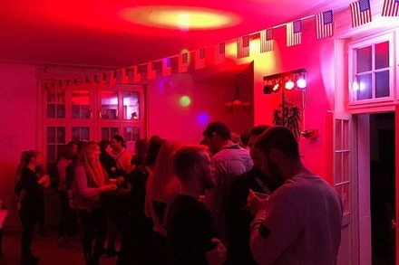 Nightlife-Guru: Auf der Frat Party der Studentenverbindung Neoborussia