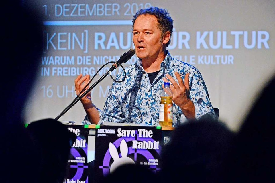 Der Freiburger Popbeauftragte Tilo Buchholz beim Treffen der IG-Subkultur in der Mensabar. (Foto: Michael Bamberger)