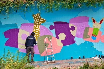Mit einem Graffiti-Jam an der Dreisam feiern Künstler 30 Jahre Kinderrechte