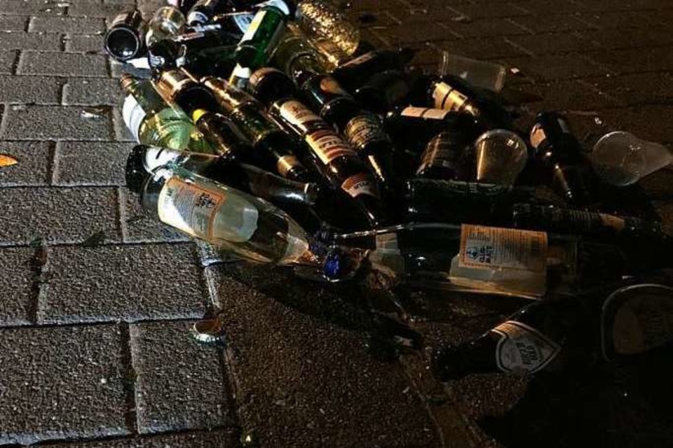 Vor allem in der Belfortstraße blieben laut Polizei viele leere Flaschen zurück. (Foto: Polizei Freiburg)
