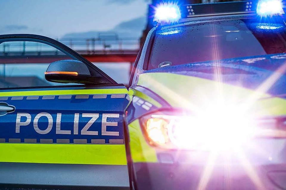 Auf der A5 hat die Polizei sieben Düsseldorfer Ultras festgenommen. (Foto: jgfoto  (stock.adobe.com))