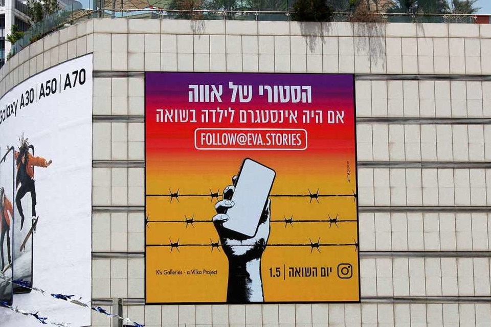 Durch die großflächige Werbeaktion für &amp;#8222;Eva.Stories&amp;#8220;  in Israel, hier in Tel Aviv, folgten dem Instagram-Profil zu Beginn der Veröffentlichung schon mehr als 300.000 Nutzer. (Foto: dpa)