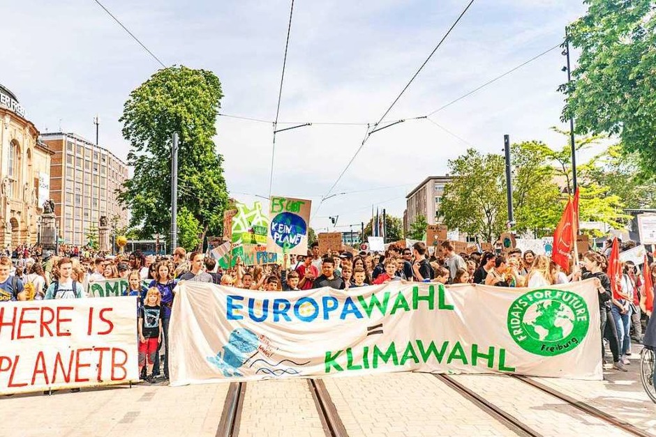 Streik für den Klimaschutz &amp;#8211; bei Fridays for Future in Freiburg demonstrierten am Freitag rund 10.000 Menschen. (Foto: Fabio Smitka)