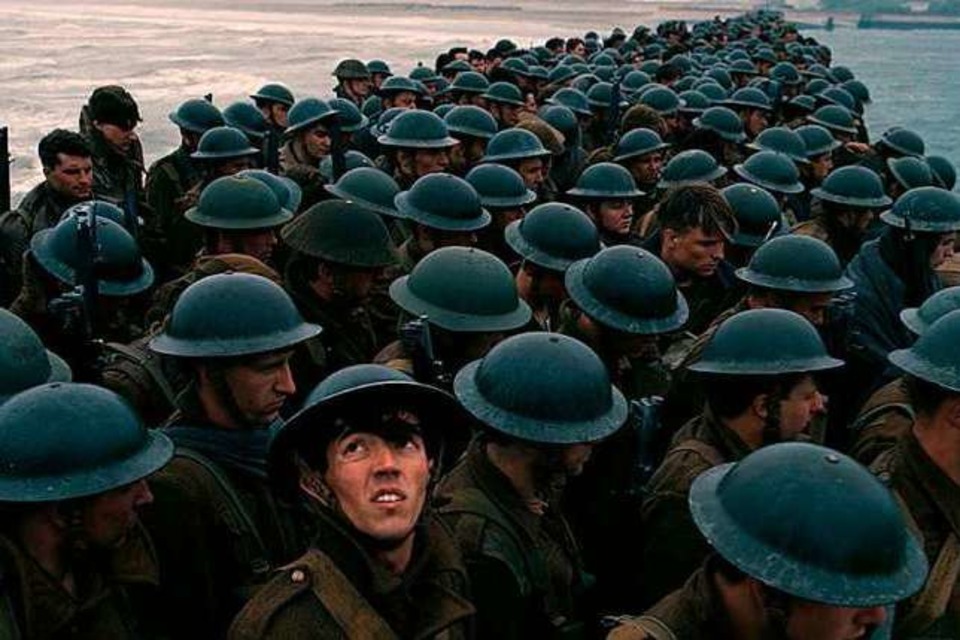 In der nordfranzösischen Küstenstadt Dünkirchen scheint es für die eingekesselten alliierten Truppen keine Rettung mehr zu geben. (Foto: Courtesy of Warner Bros. Picture - © 2016 Warner Bros. Entertainment Inc.)