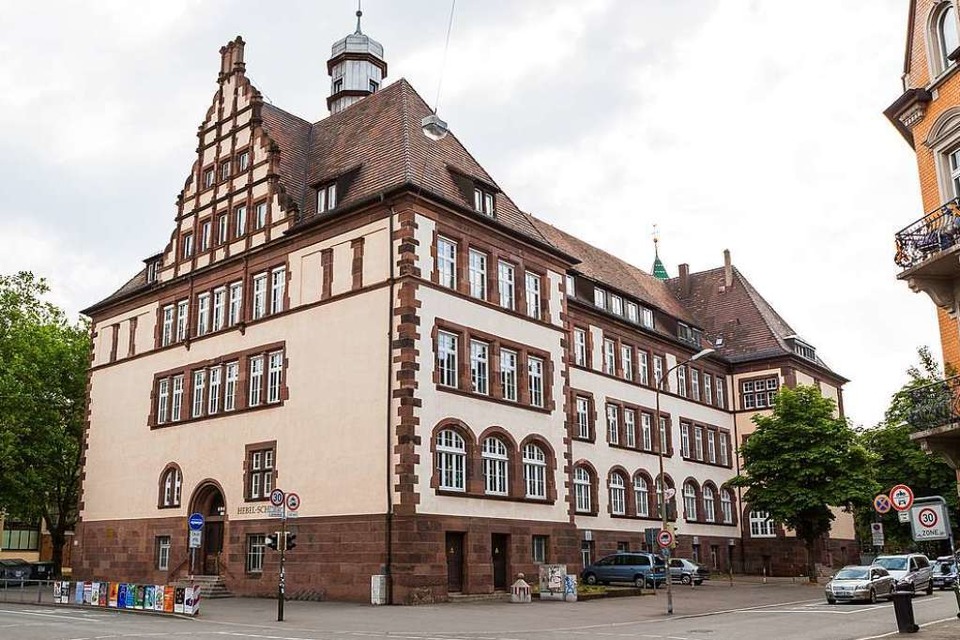 Die Hebelschule liegt an der Ecke Eschholzstraße/Engelbergerstraße im Stadtteil Stühlinger (Archivbild). (Foto: Carlotta Huber)
