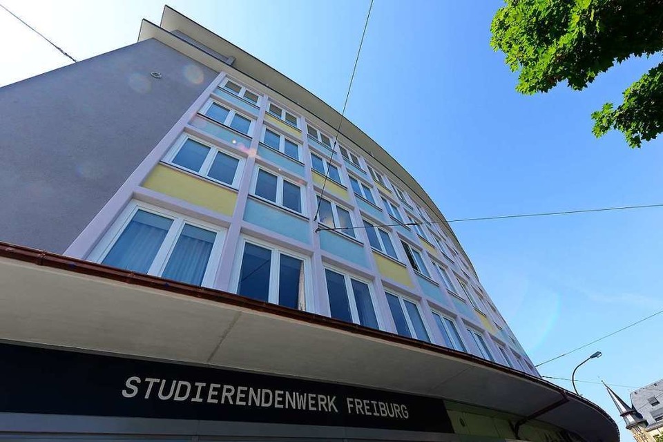 Das Studierendenwerk ist in diesem Jahr von der Schreiberstraße in das sanierte Gebäude an der Ecke Basler Straße/Günterstalstraße bei der Johanniskirche umgezogen. (Foto: Ingo Schneider)