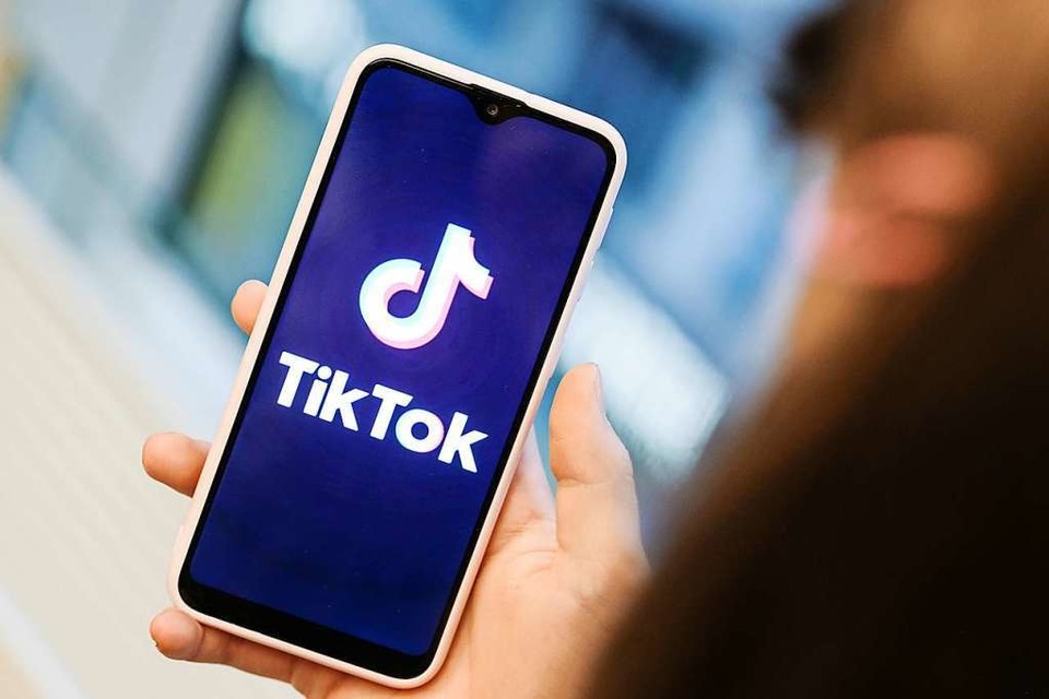 Die App Tiktok erfreut sich großer Beliebtheit. Warum eigentlich? (Foto: Jens Kalaene (dpa))