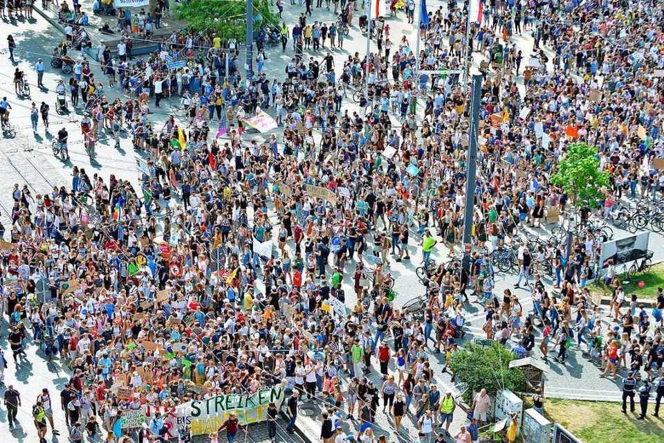 Beim Klimastreik im Juli 2019 kamen tausende Menschen auf den Platz der Alten Synagoge (Foto: Michael Bamberger)