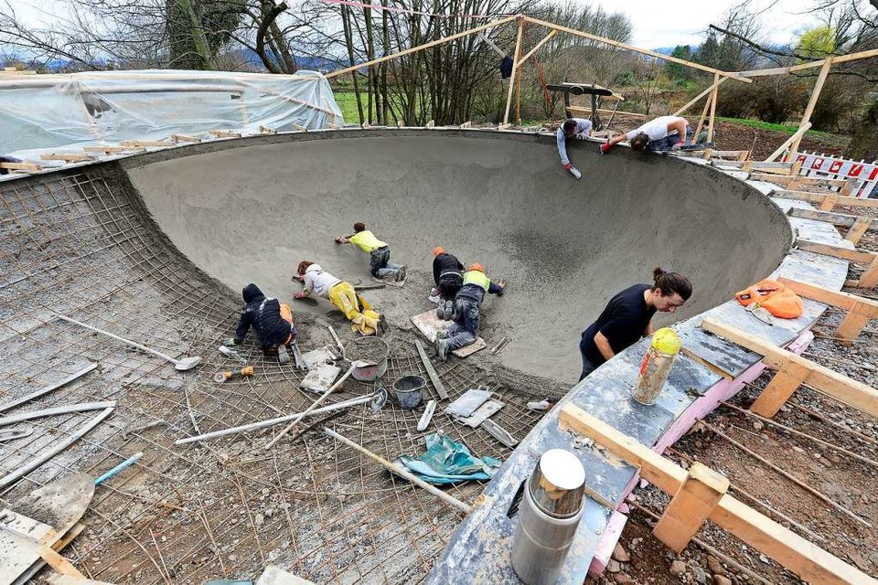Arbeit am Pool: Im April soll die Skateparkerweiterung fertig sein. (Foto: Ingo Schneider)