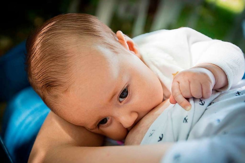 Experten der Deutschen Gesellschaft für Gynäkologie und Geburtshilfe empfehlen Körperkontakt zwischen Mutter und Kind &amp;#8211; auch bei einer Corona-Infektion. (Foto: JAIME REINA)