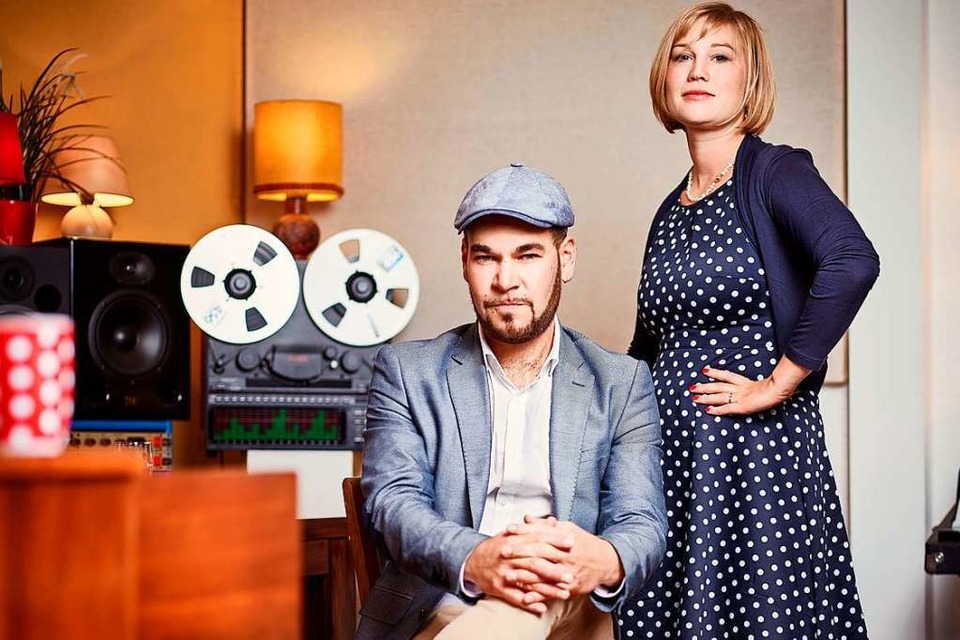 Lena Lapschansky und Benjamin Riesterer kümmern sich in ihrem Tonstudio Tonpony seit vier Jahren um alles, was mit Geräuschen zu tun hat. (Foto: FELIX GROTELOH FOTOGRAFIE)