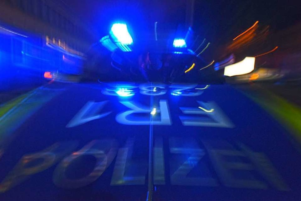Der Mann, der die Frau am Samstagmorgen vor einer Bar in Freiburg belästigt haben soll, wurde noch am Ort festgenommen. (Foto: Patrick Seeger)